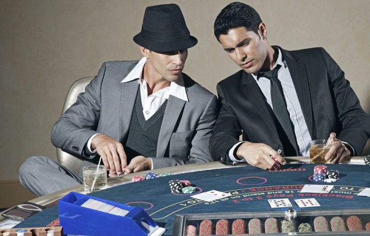 guys-playing-poker